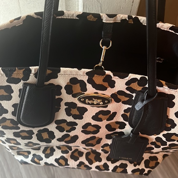 Absolute gorgeous leopard print coach tote bag. - Picture 2 of 7
